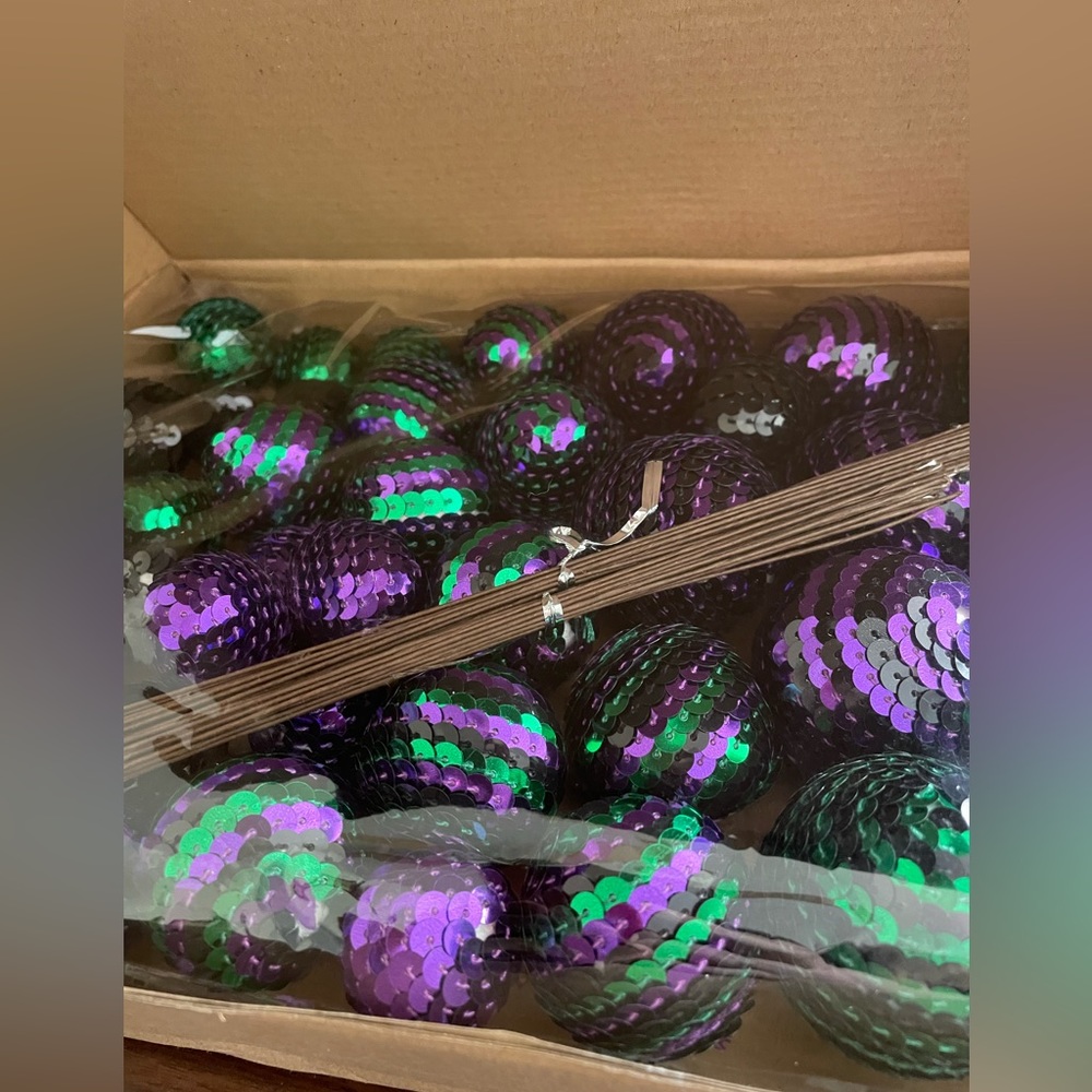 NIB Mardi Graw 40 set  decorations sequin balls for a Vase
